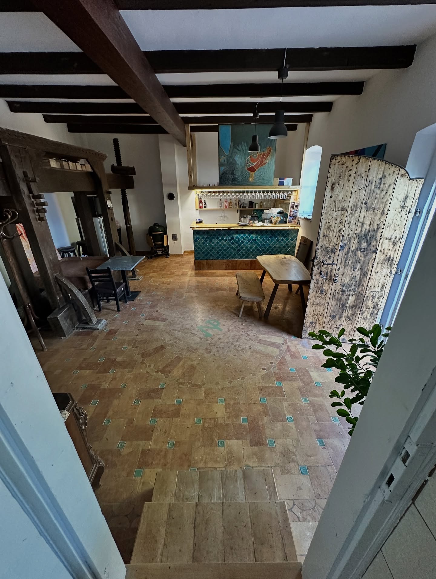 Ház felújítás után - megújult présház belső