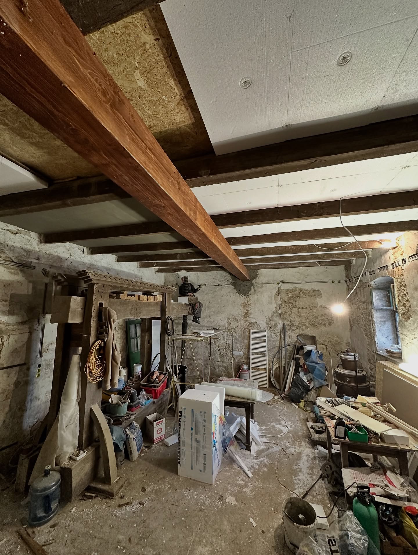 Újrahasznosított fa gerendák